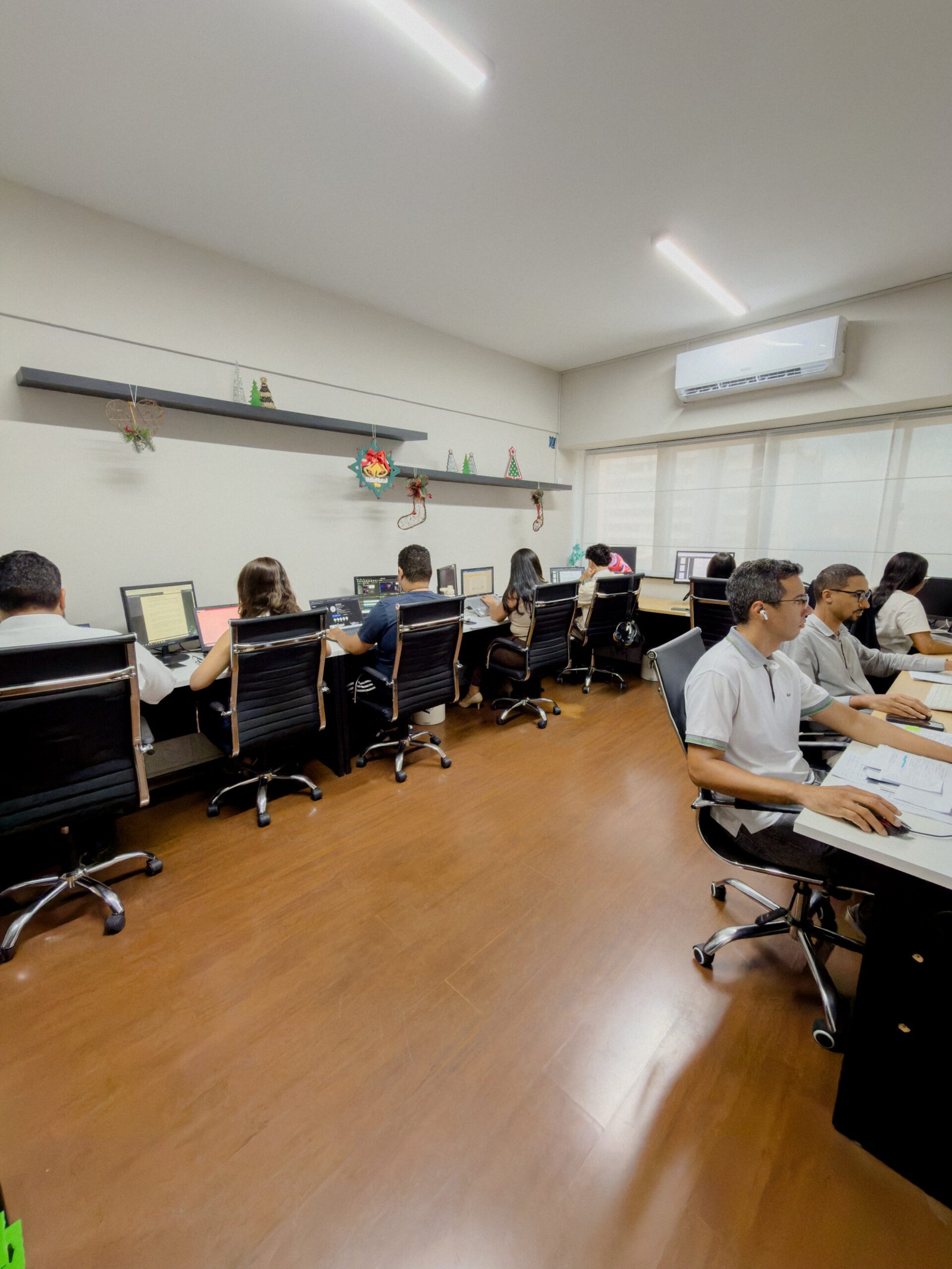 Equipe do Amadeus e Santos em atendimento de regularizacao imobiliaria