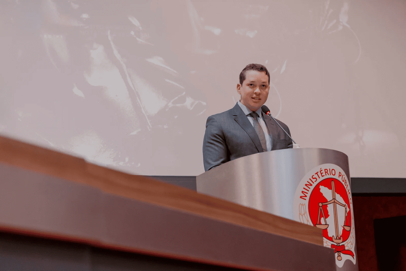 Dr. Andress Amadeus palestrando no III Congresso de Direito Imobiliário