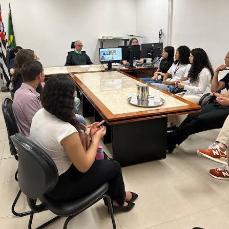 sala de audiencia de um juizado especial civel