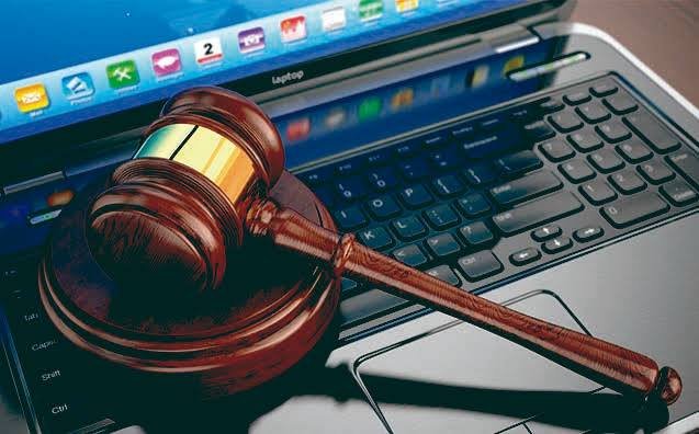 imagem sugerida: tela de computador exibindo leilao eletronico judicial de imovel, com detalhe de lances
